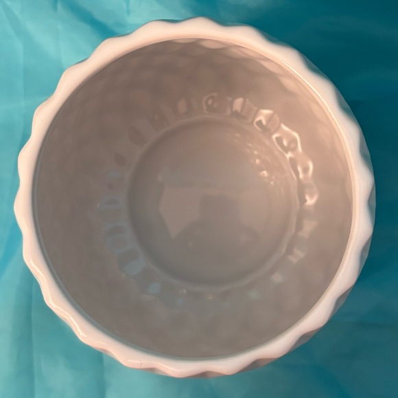 White vase with wooden stand - Picture 2 of 4